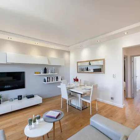 Air-conditioned 2-br With Garage Near The