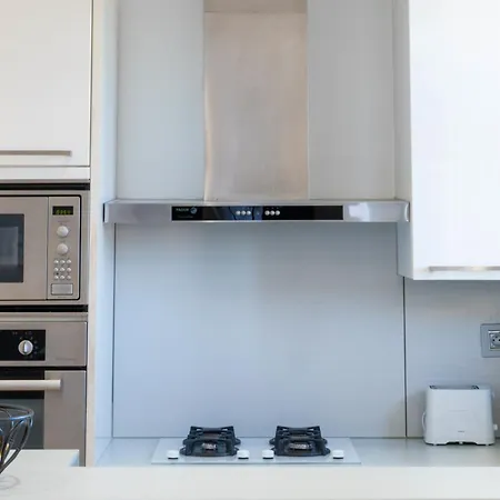 Apartment Air-conditioned 2-br With Garage Near The *