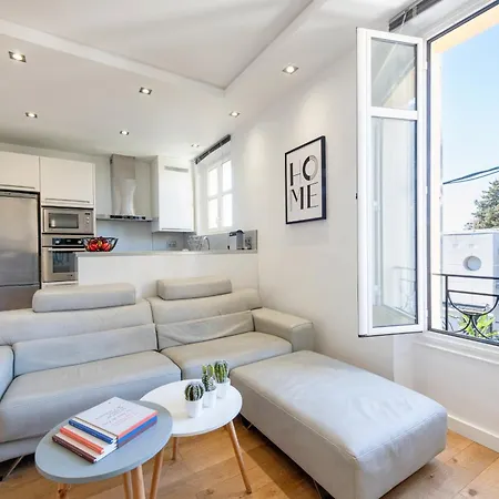 Air-conditioned 2-br With Garage Near The Apartment Cannes