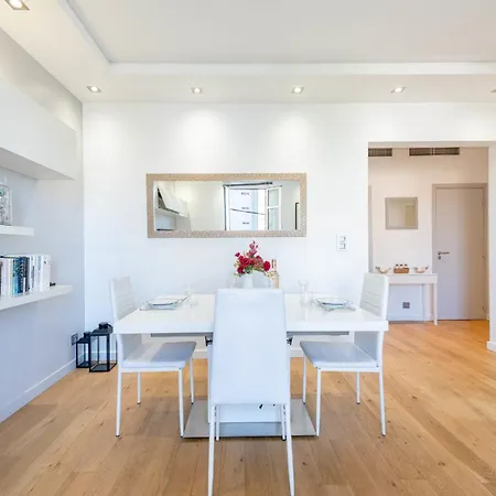 Apartment Air-conditioned 2-br With Garage Near The *