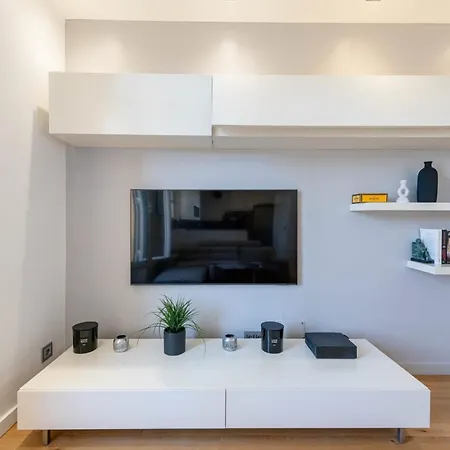 Air-conditioned 2-br With Garage Near The *